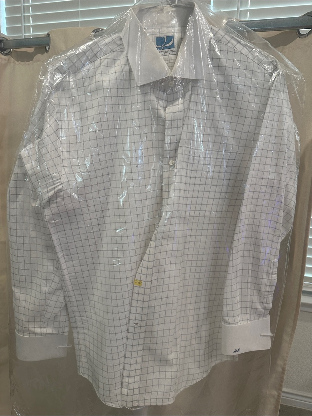 Men’s Custom-made dress shirt.